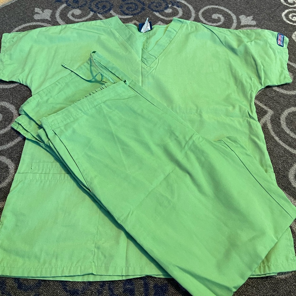 Scrub set